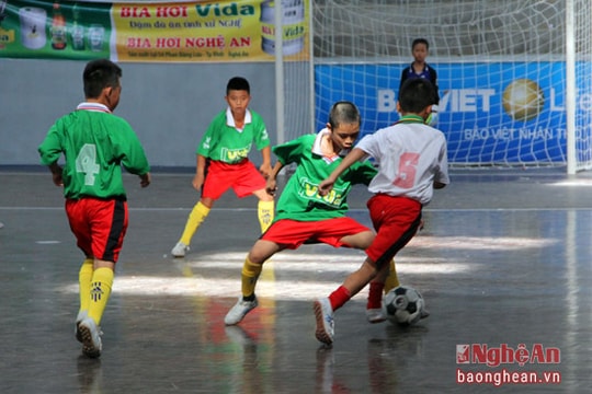 Xác định 8 đội nhi đồng vào chơi tứ kết 'Cúp Báo Nghệ An 2016'