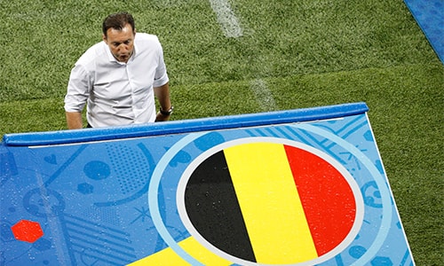 HLV tuyển Bỉ chỉ trích lối đá của Italy