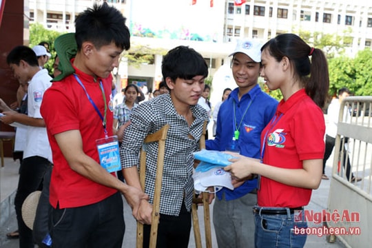 Gần 9.000 suất cơm miễn phí được huy động tại Kỳ thi THPT Quốc gia năm 2016