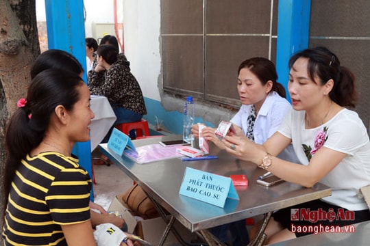 Nghệ An: Khám, tư vấn sức khỏe sinh sản cho công nhân khu công nghiệp