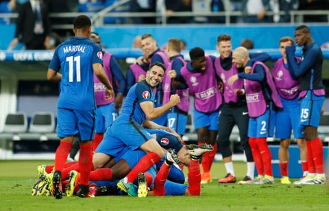 Pháp vs Albania: Trứng chọi đá?