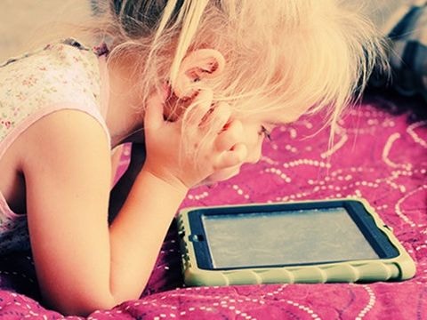 Pháp cấm trẻ dưới 3 tuổi chơi ipad