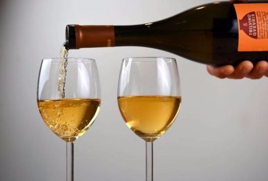 Hè này, rượu vang da cam sẽ 'lên ngôi'