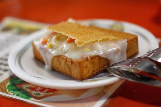 Bánh mì 'quan tài' - món ăn đường phố độc đáo của Đài Loan