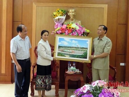 Chủ tịch Quốc hội Lào thăm huyện biên giới Kỳ Sơn