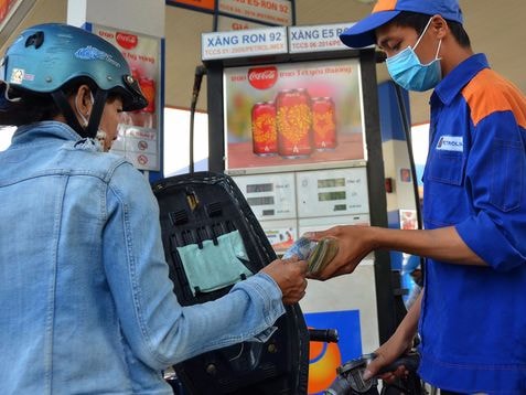 Ngày mai, giá xăng sẽ quay đầu giảm?