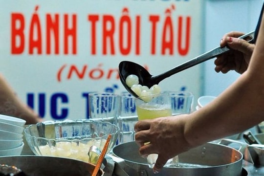 Người Hà Nội chung thuỷ với quán chè 40 năm tuổi