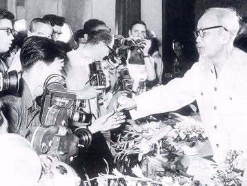 Suy ngẫm lời của Bác Hồ về tự phê bình và phê bình trên báo chí