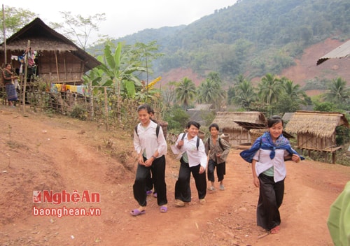 Người 'khơi nguồn sáng' trên đỉnh Phá Kháo