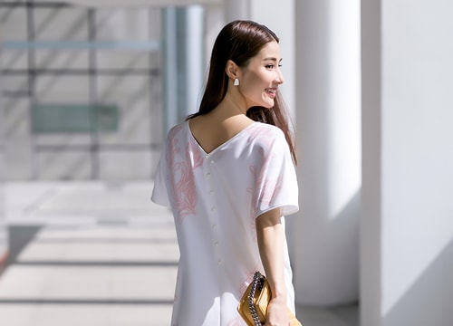 Diễm My 9X tươi tắn với trang phục dạo phố