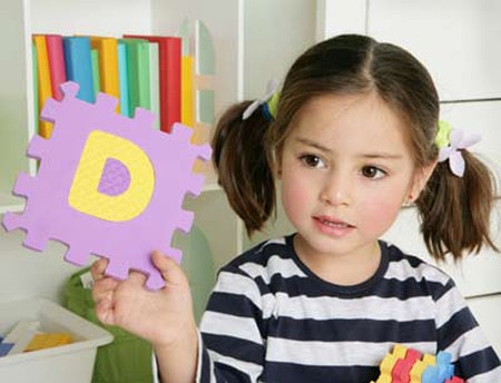 Có nên dạy chữ sớm cho trẻ?