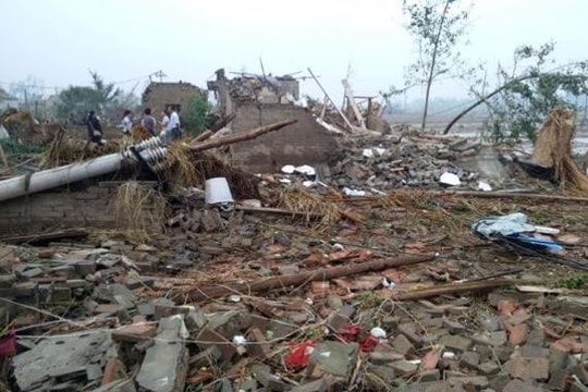 Gió lốc, mưa đá khiến ít nhất 78 người Trung Quốc bị thiệt mạng