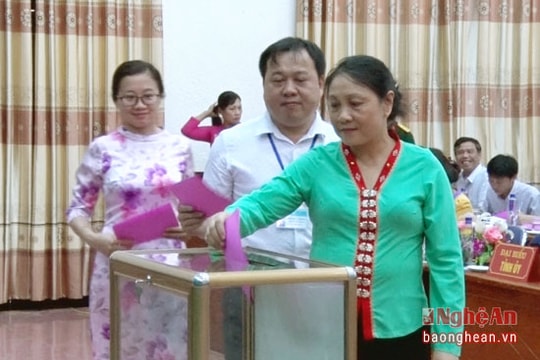 HĐND huyện Tương Dương bầu các chức danh chủ chốt