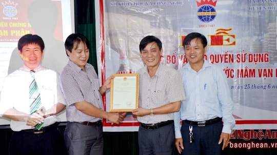 Giao quyền sử dụng nhãn hiệu 'Nước mắm Vạn Phần'