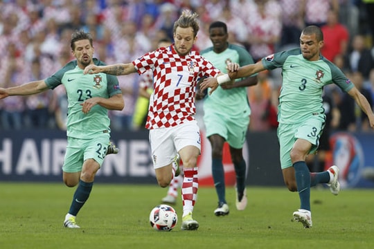 Quaresma ghi 'bàn thắng vàng', Bồ Đào Nha vào tứ kết gặp Ba Lan