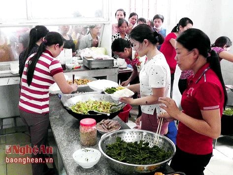 430 suất ăn 'bữa cơm yêu thương' của phụ nữ Yên Thành