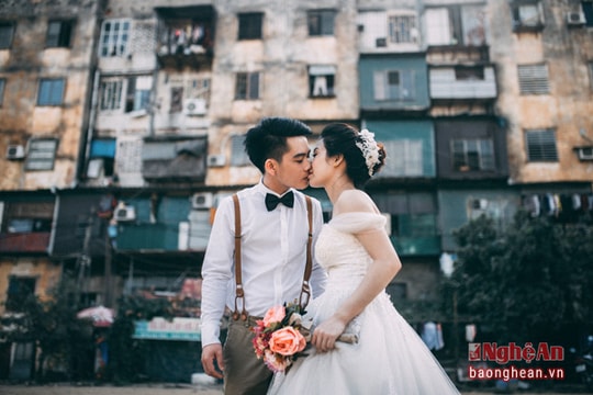 Lãng mạn với bộ ảnh cưới của đôi trẻ tại khu nhà tầng Quang Trung