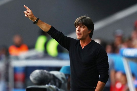 HLV ĐT Đức từng rạn xương sườn khi đá bóng tại Việt Nam