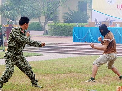 Lực lượng chống khủng bố Nghệ An giải cứu con tin