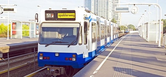 Ở các nước không bóng dáng xe máy, người ta đi lại như thế nào?