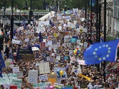 Hàng nghìn người tuần hành ở London phản đối Brexit