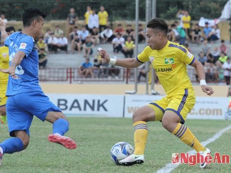 Chủ nhà SLNA thắng Than Quảng Ninh giòn giã 4-0