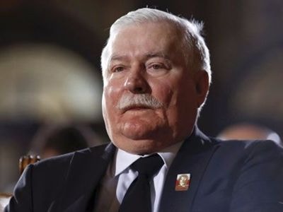 Cựu tổng thống Ba Lan kêu gọi Mỹ bắn hạ chiến đấu cơ Nga