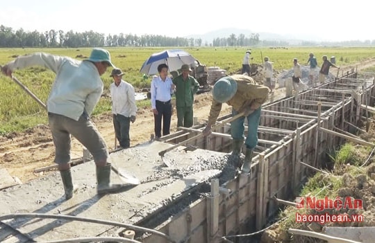 Đẩy nhanh tiến độ các công trình phòng chống bão lụt