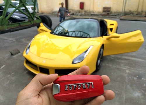 Siêu xe Ferrari 488 GTB đầu tiên về cảng Đà Nẵng