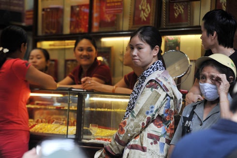 'Kẻ khóc người cười' trong cơn sốt giá vàng