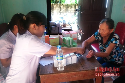 Quỳnh Lưu: Khám, cấp thuốc miễn phí cho bà con giáo dân