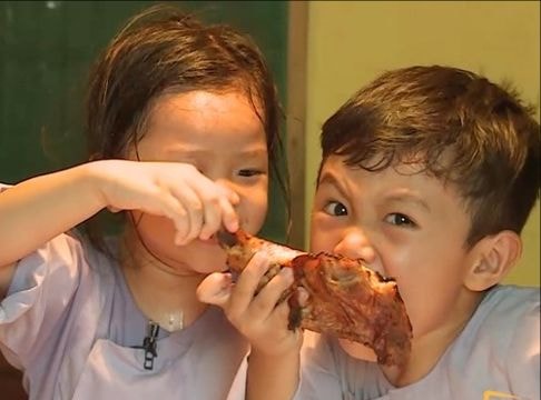 'Cuộc chiến đùi gà' ở Bố ơi mình đi đâu thế?