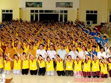 Hơn 700 người tham gia khóa học 'Ươm mầm hoa sen'