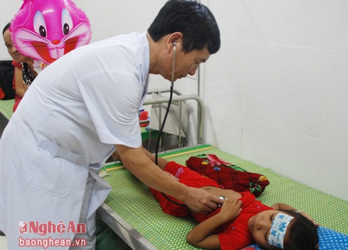 Nắng nóng, gia tăng bệnh nhi viêm màng não