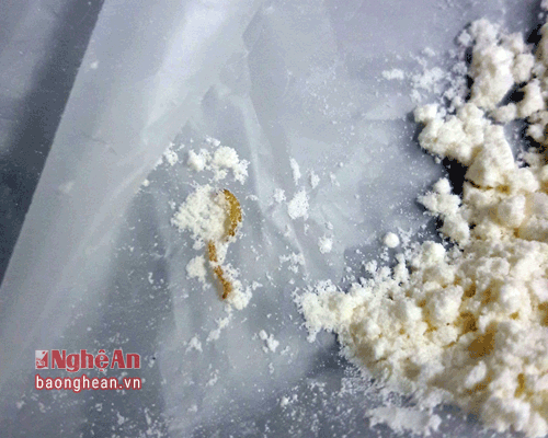 Khách hàng tố có 'sinh vật lạ' trong gói bột mì bán ở siêu thị Metro Vinh