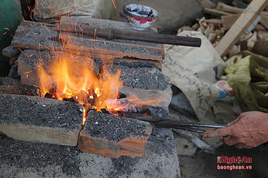 Những bí quyết độc đáo trong nghề rèn của người Mông
