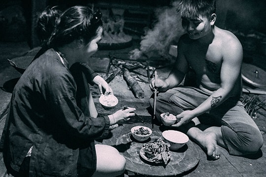 Bộ ảnh về cái kết mới hạnh phúc cho chuyện tình Thị Nở - Chí Phèo