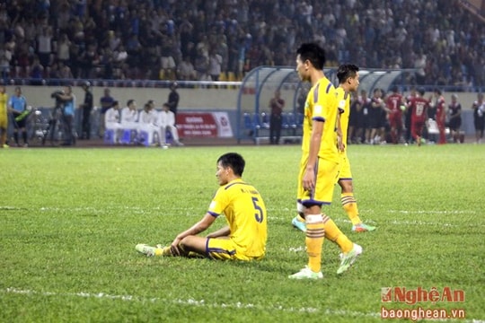 Trụ cột không kịp trở lại, hàng thủ SLNA mong manh đón S. Khánh Hòa BVN