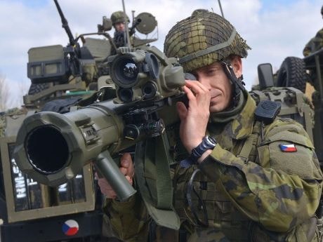 Guardian: NATO chơi trò nguy hiểm ở các nước Baltic