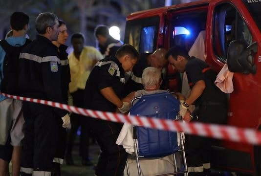 Pháp: Toàn cảnh vụ xe tải 'điên' lao vào đám đông mừng quốc khánh ở Nice