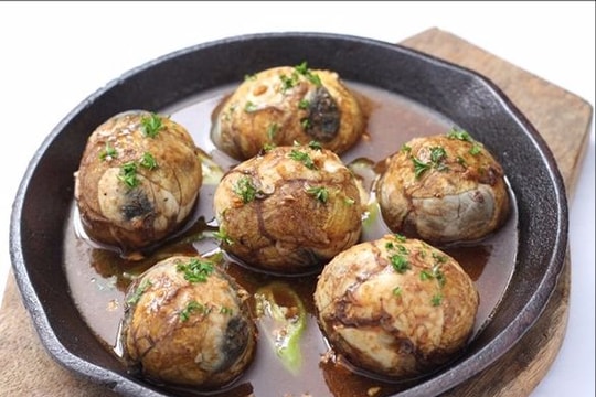 Vì sao nên ăn trứng vịt lộn vào buổi sáng?