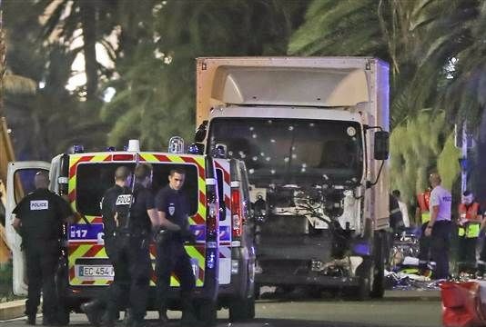 Cộng đồng quốc tế chia sẻ với Pháp và lên án vụ tấn công