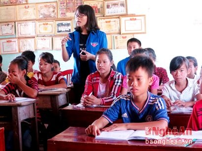 Lớp học tiếng Anh miễn phí của 'cô giáo Trang'