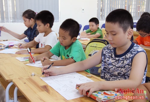 Trường phổ thông Phượng Hoàng: Rộn ràng Giao lưu Mỹ thuật hè 2016