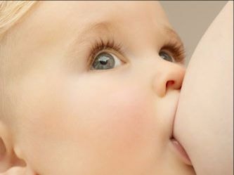 Trẻ được bú mẹ nhiều sẽ thông minh hơn