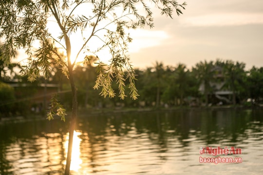 Hồ Goong: Nét bình yên giữa đời thường