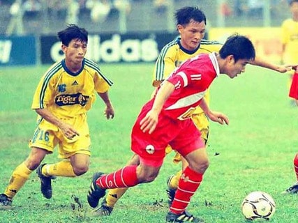 Cựu danh thủ Văn Sỹ Sơn: 'Là cầu thủ, đừng chỉ đá vì thương hiệu của bản thân'