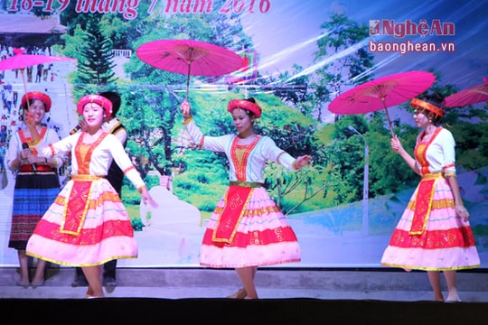Giao lưu văn nghệ chào mừng lễ hội Đền Choọng