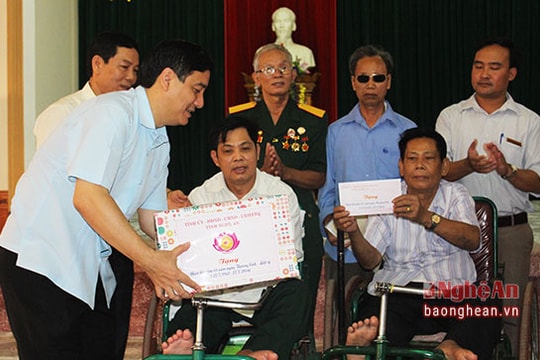 Biểu dương 299 tấm gương người có công tiêu biểu toàn quốc