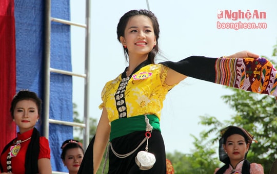 Những người đẹp ở Lễ hội đền Choọng